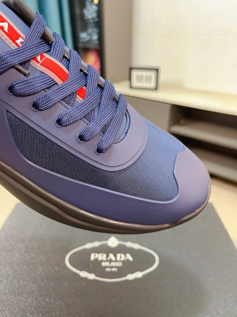 The ex-factory price is 680🌹🌹The high-quality new Prada (Prada) counters are launched simultaneously. The new men's shoes and 😘fabrics are selected from imported mesh and glue-spraying technology. Imported cowhide lining. 👍🏿High-end☄️Open-molded non-slip rubber outsole, exquisite lines, simple and elegant, comfortable and high-end for leisure travel. Code number: 38 to 44